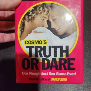Cosmopolitan's Truth or Dare Card Game - Vibrant Pink